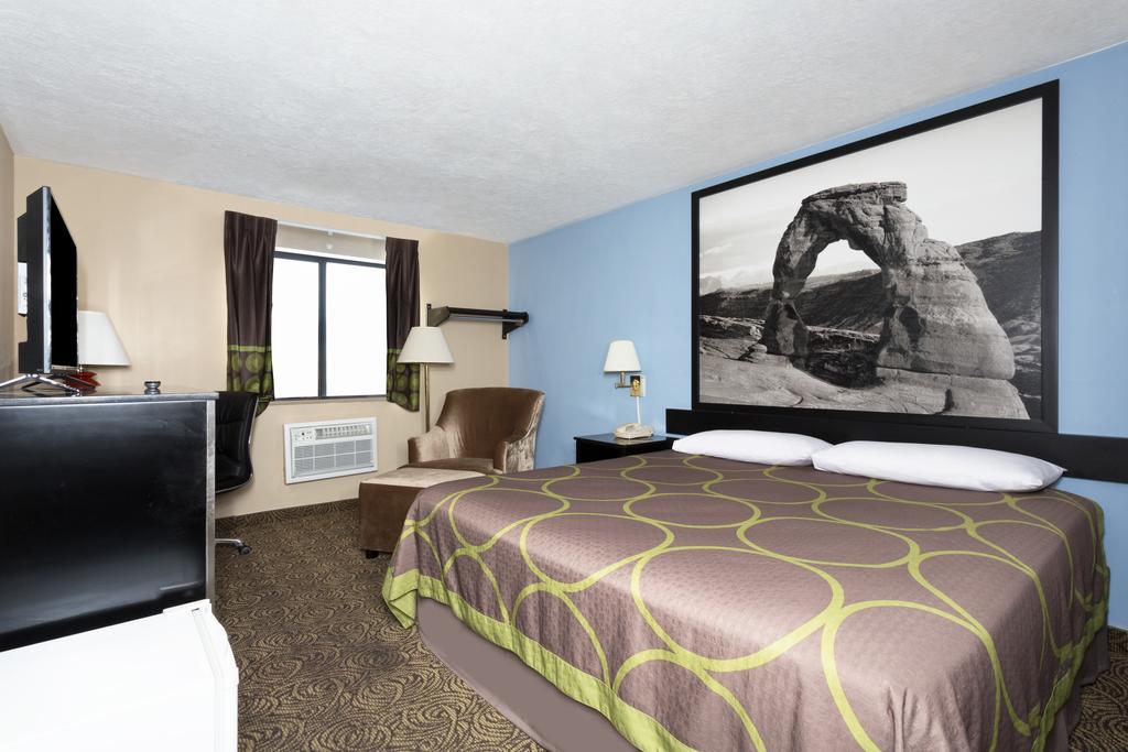 Hotel Super 8 By Wyndham 2*